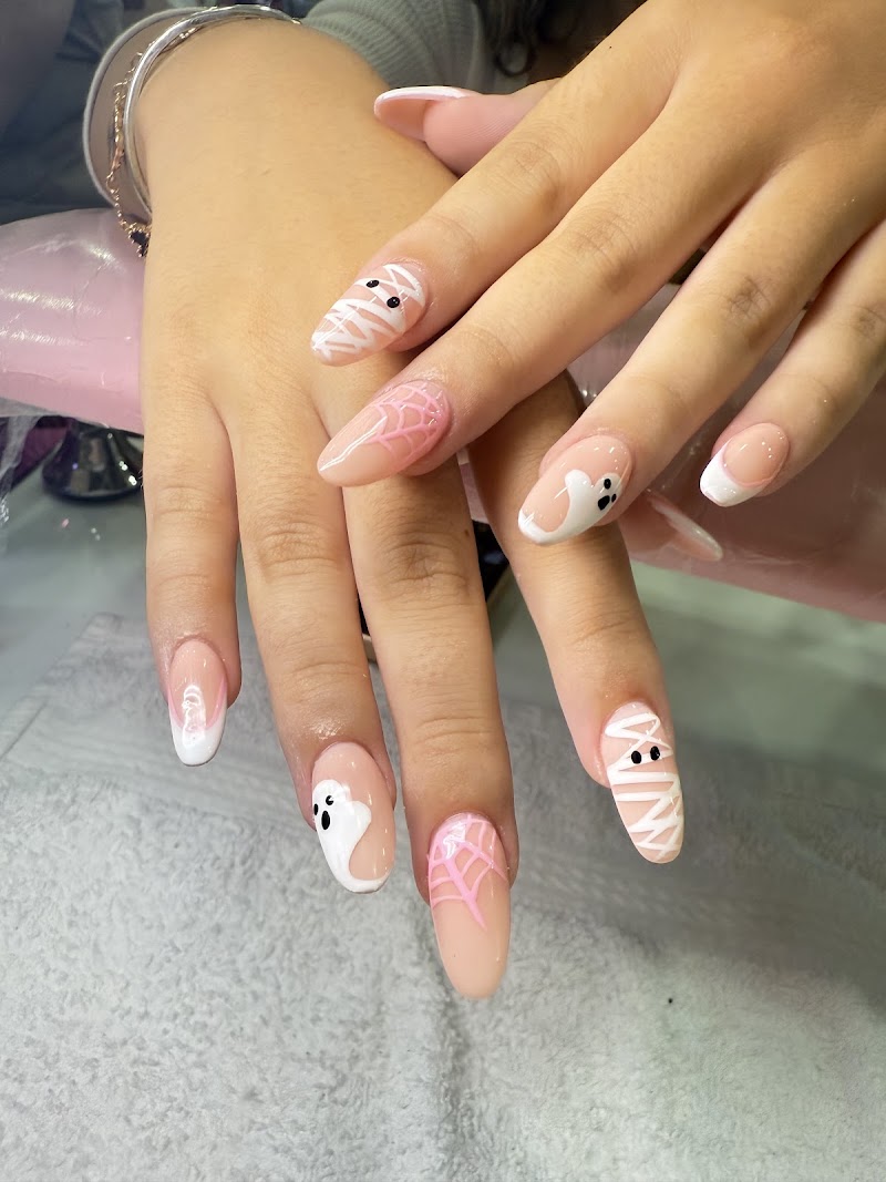 Halloween Nails nail design by Lily's Nail Salon & Spa in New York