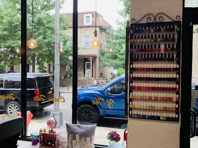 Nail Salon at Le Petit Ongles in New York