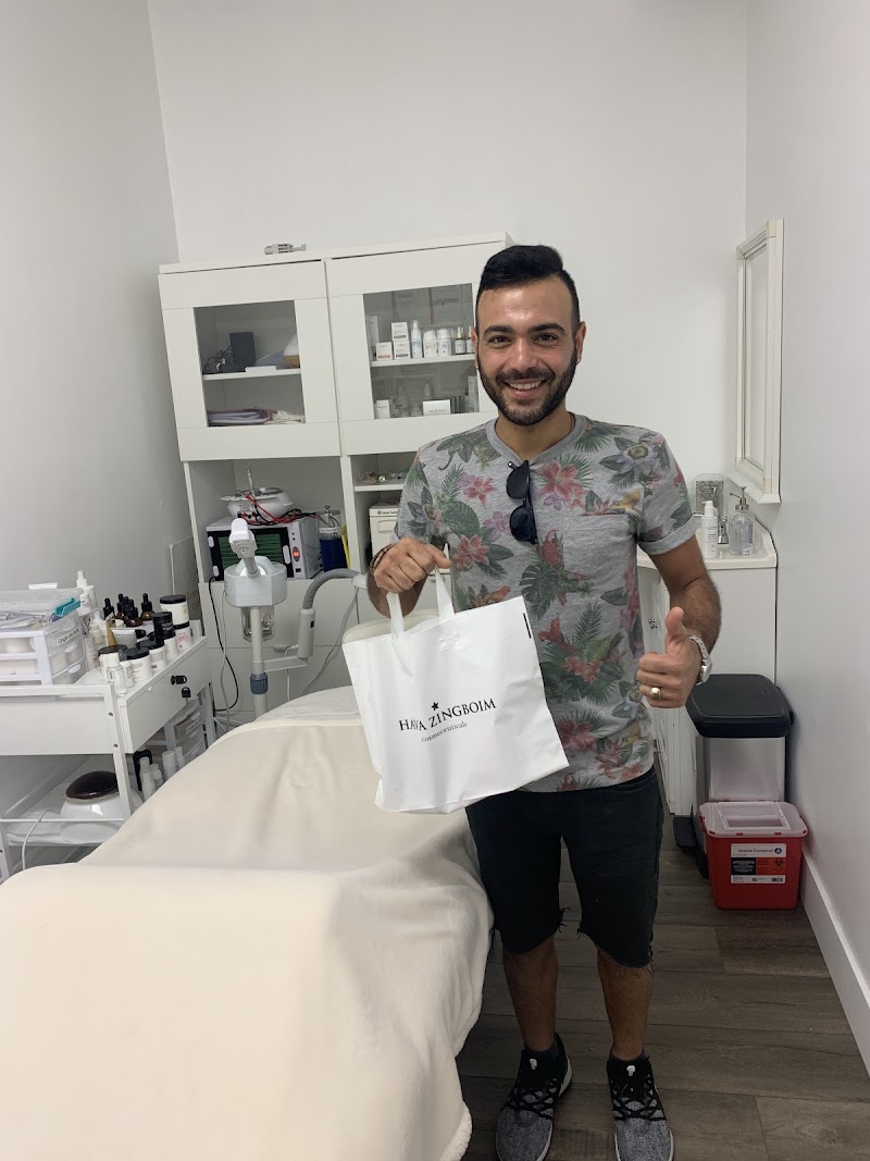 Nail Salon at Wave Beauty Salon in Los Angeles