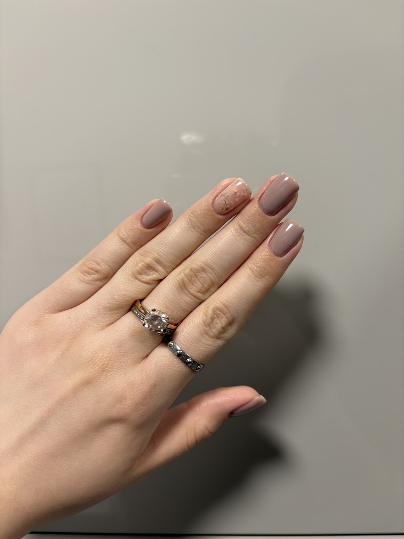 Glossy Nails nail design by T Nails Studio – ITANA Boutique | Nail Salon Hammersmith