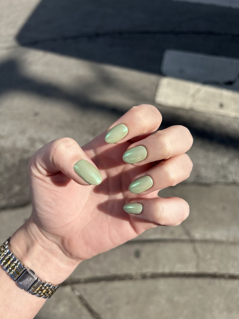 Oval at Aimi Nails & Beauty Studio in Chicago