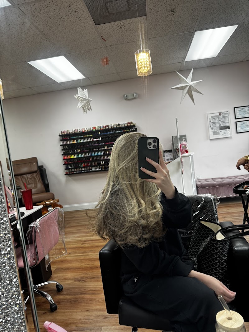 Glossy Nails nail design by Bibi Spa