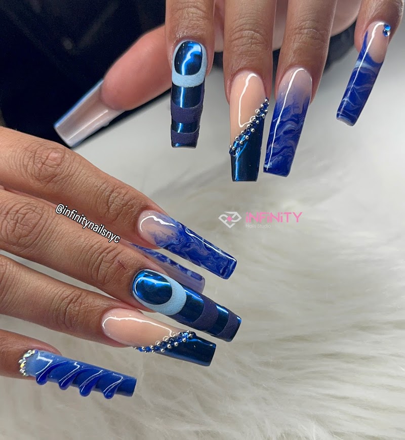 Christmas Nails nail design by Infinity Nails Studio in New York