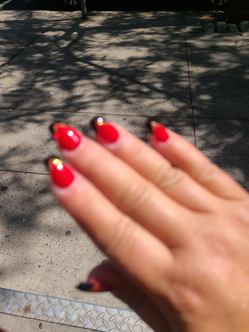 BIAB vs Acrylic: Which Is Better for Your Nails?