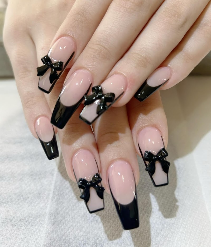 Floral Nails nail design by B&P Nail Inc in New York