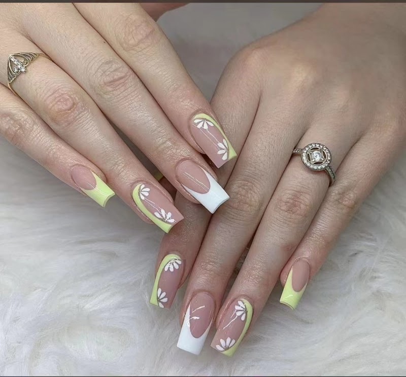 French Tips at Dejavu Nail in New York