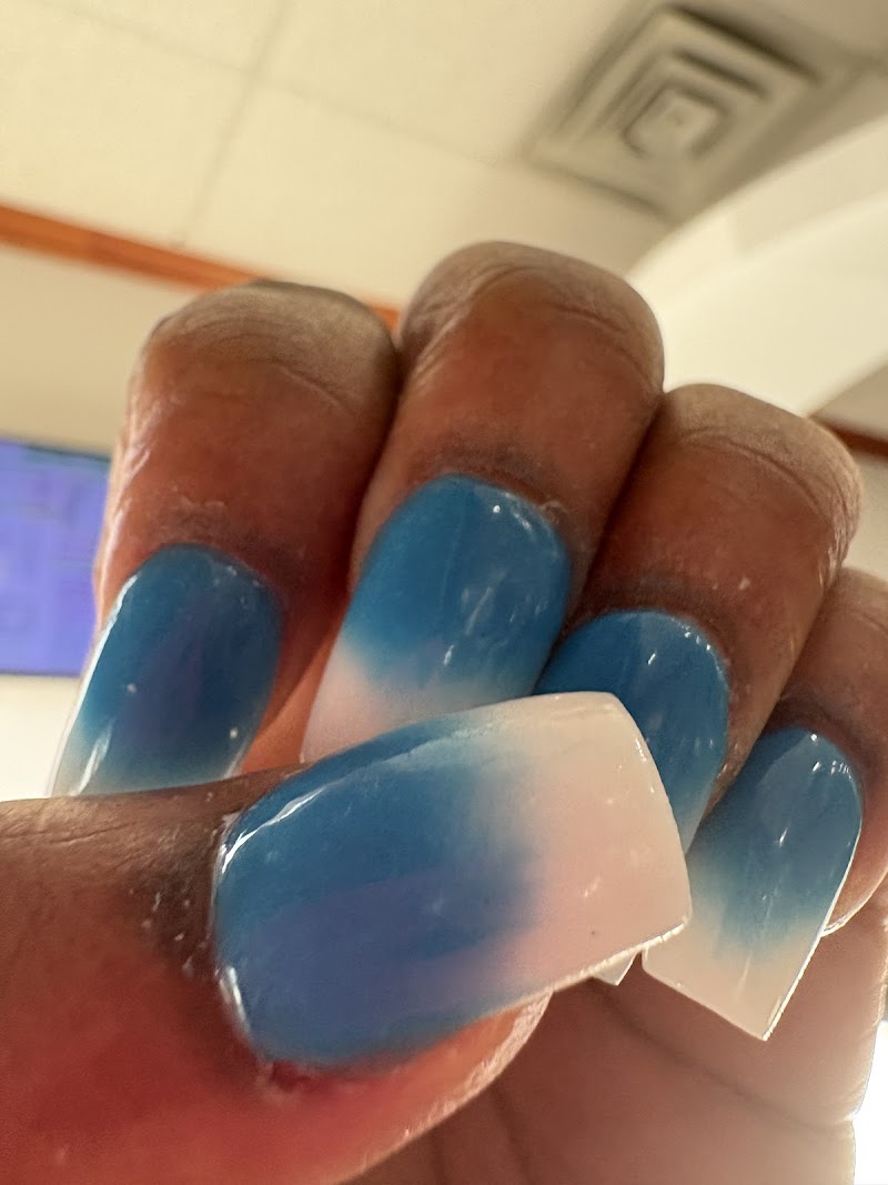 Ombré at Hyde Park Nail Salon in Chicago