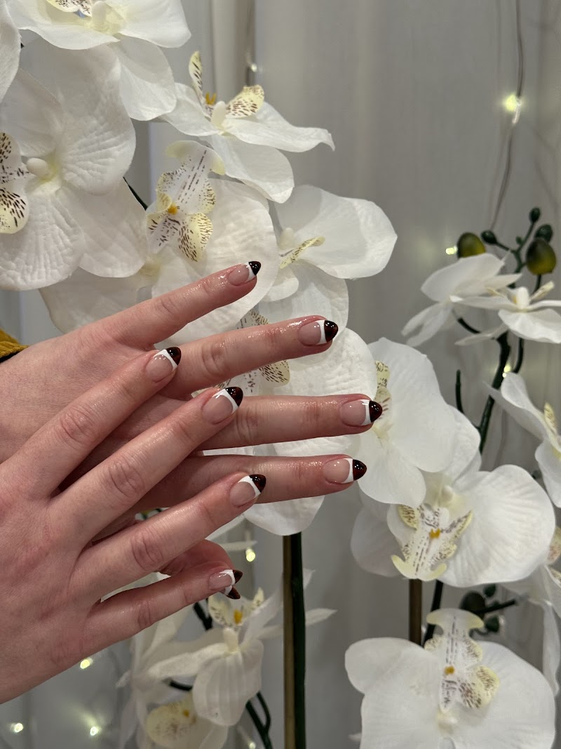 Glossy Nails nail design by Valora nail bar