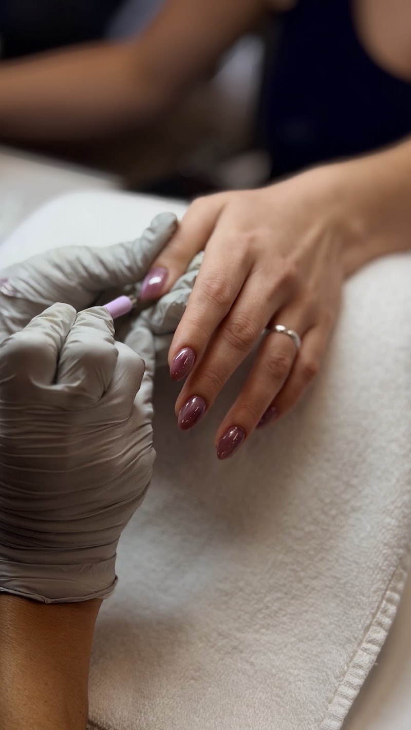 Almond Shape at Embassy of Beauty in Miami