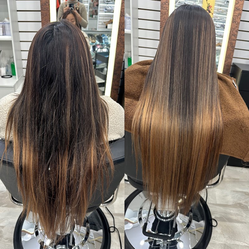 Glitter Nails nail design by Dickyi Beauty Salon in New York