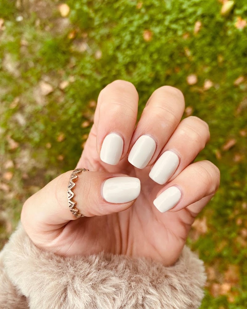 Summer Nails nail design by Sunny Nail Spa in London