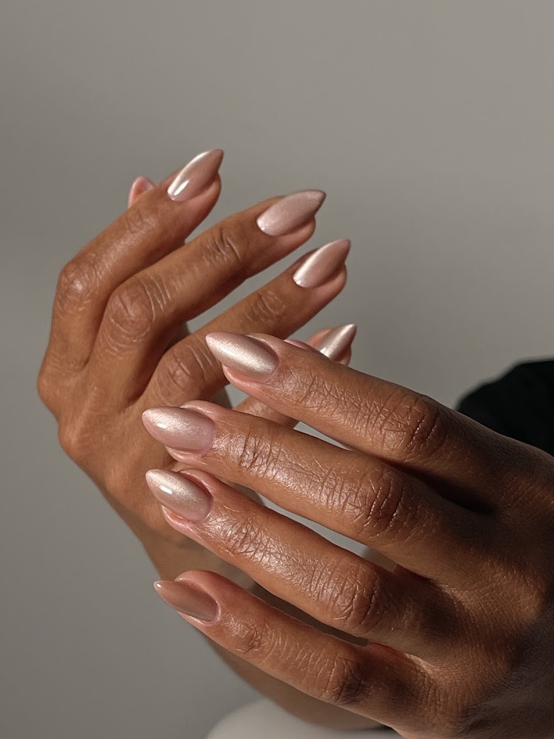 Ombre Nails nail design by Nailauri in New York