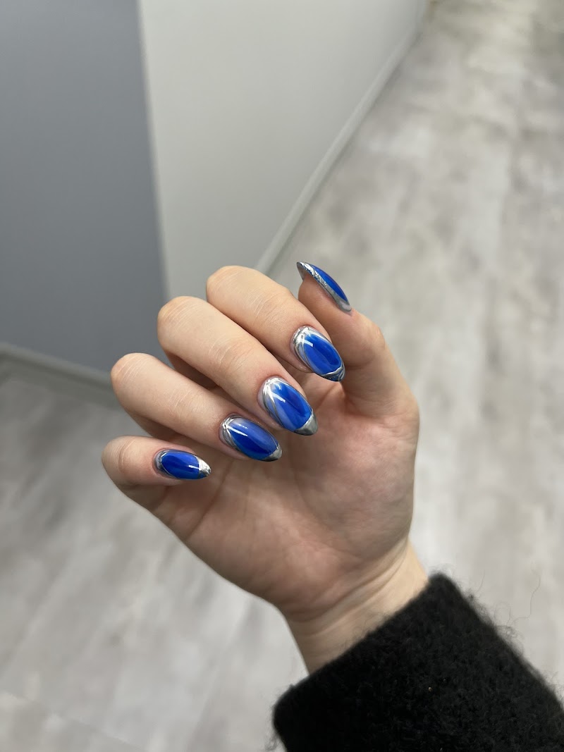 Ombre Nails nail design by Nailauri in New York