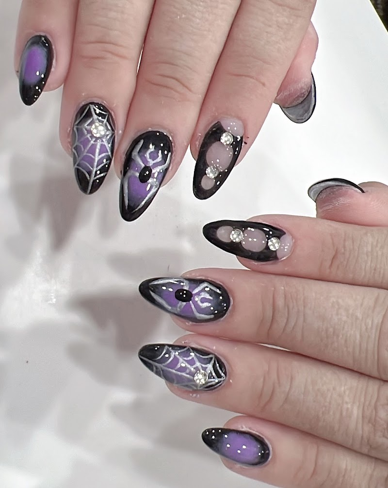 Halloween Nails nail design by New Magical Nail & Spa in New York