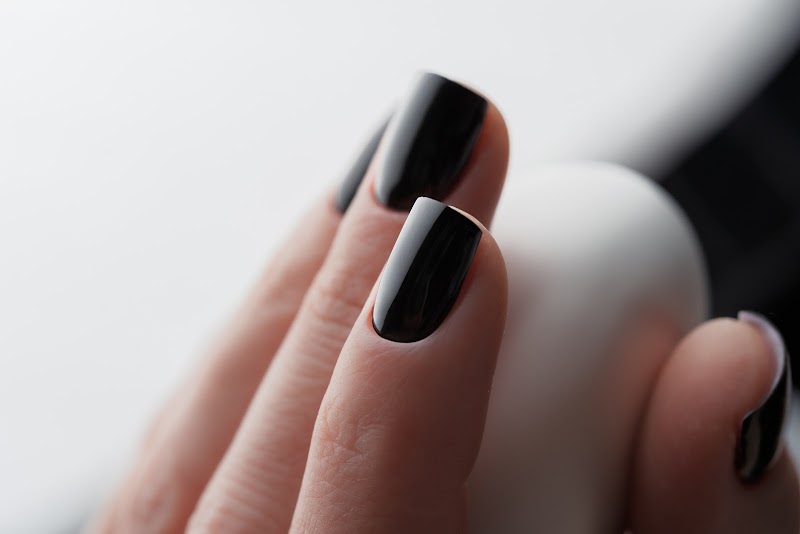 Almond Nails nail design by Natalie Pavlova Nail Studio