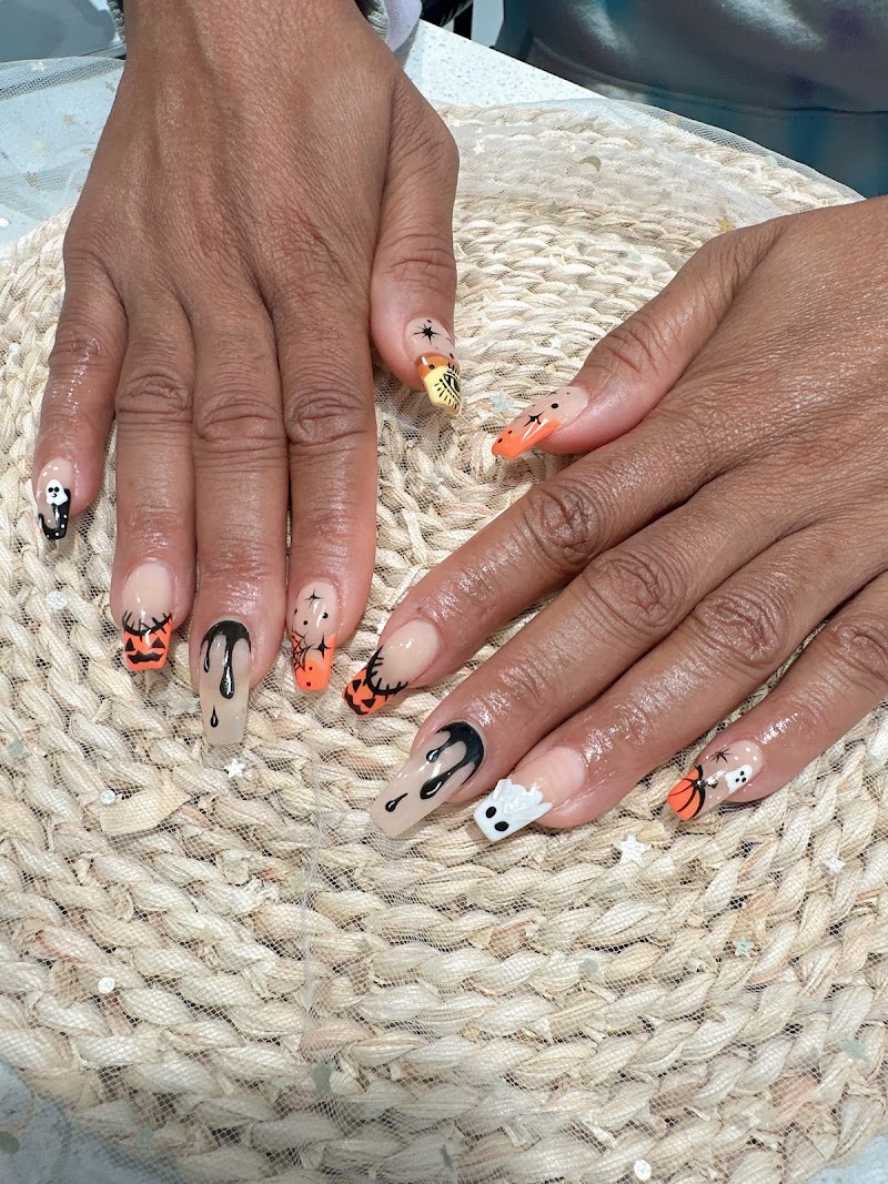 Halloween Nails nail design by Cozy Nails and Beauty spa in New York
