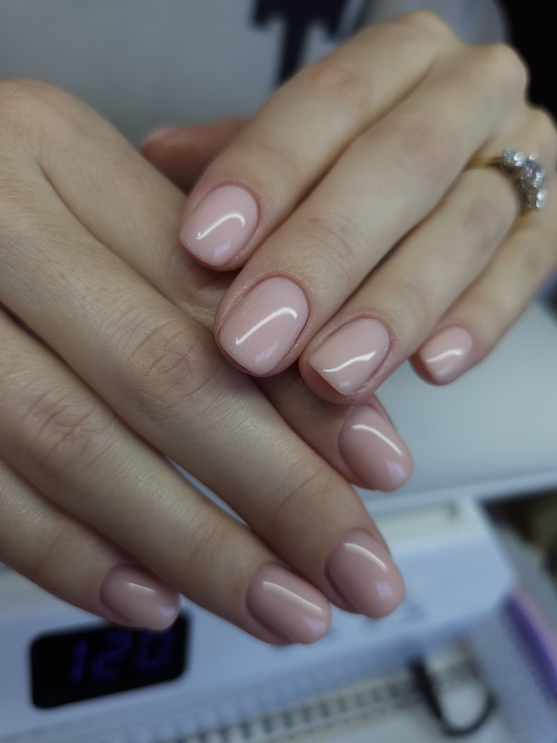 Bridal Nails nail design by Betha Beauty Studio in London