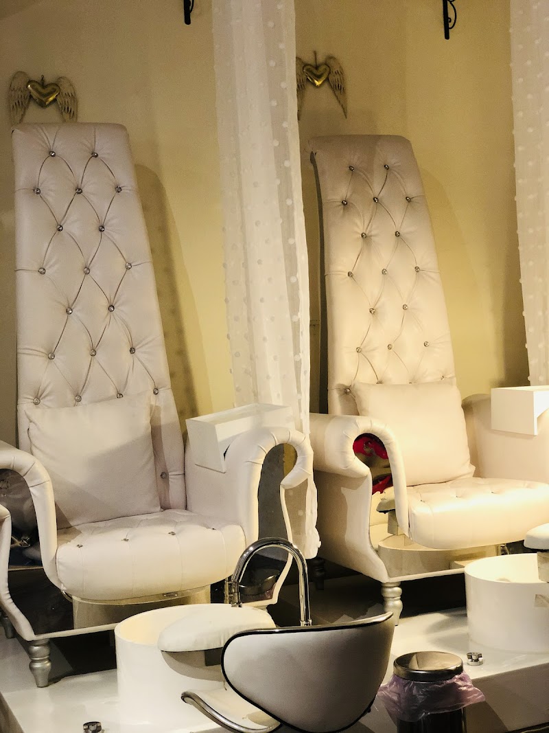 Nail Salon at Bella Pelle Salon & SPA in Chicago