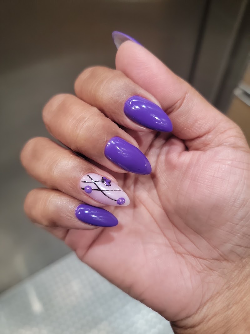 Stiletto Nails nail design by Nail Fairy in New York