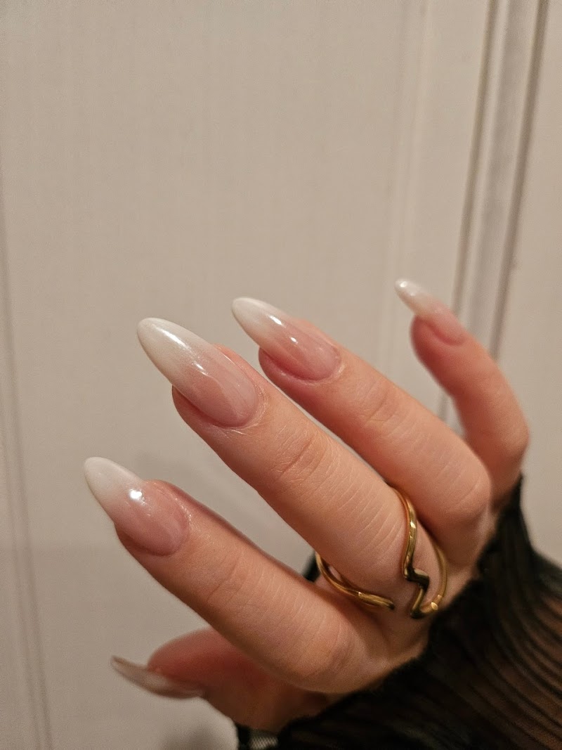 Chrome Nails nail design by Kirei House – Japanese Nail Salon
