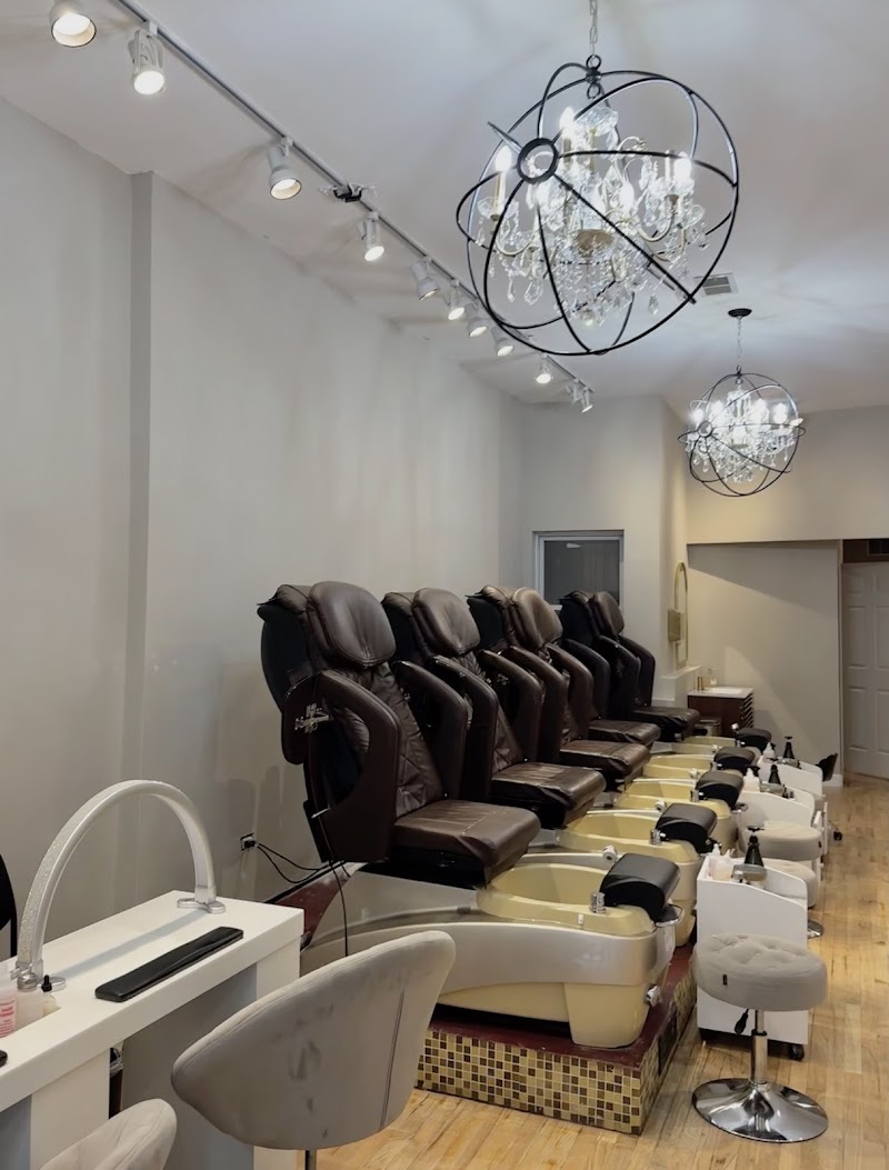 Nail Salon at The Nail Bar on Division in Chicago