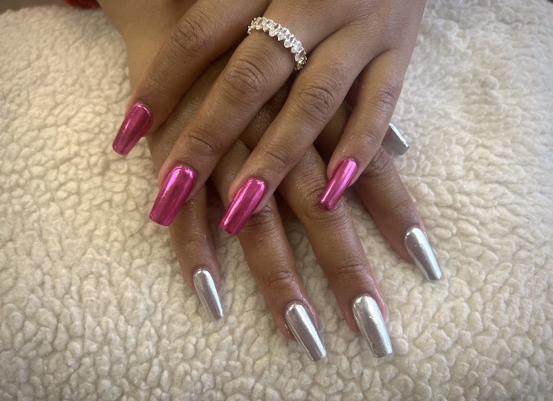 Nail Station