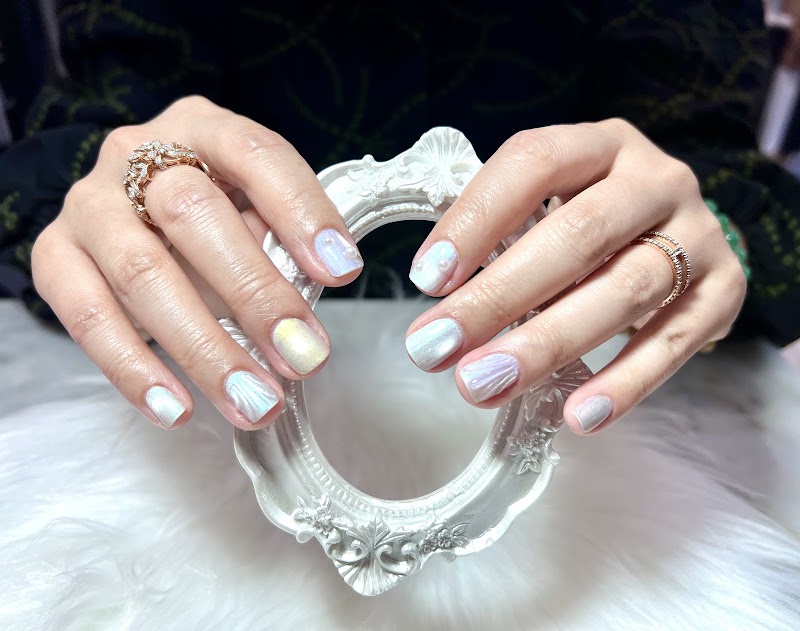 Floral Nails nail design by Bumble bee nails spa inc