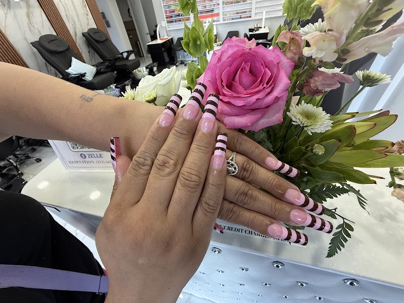 Geometric Nails nail design by GOLD NAIL BAR