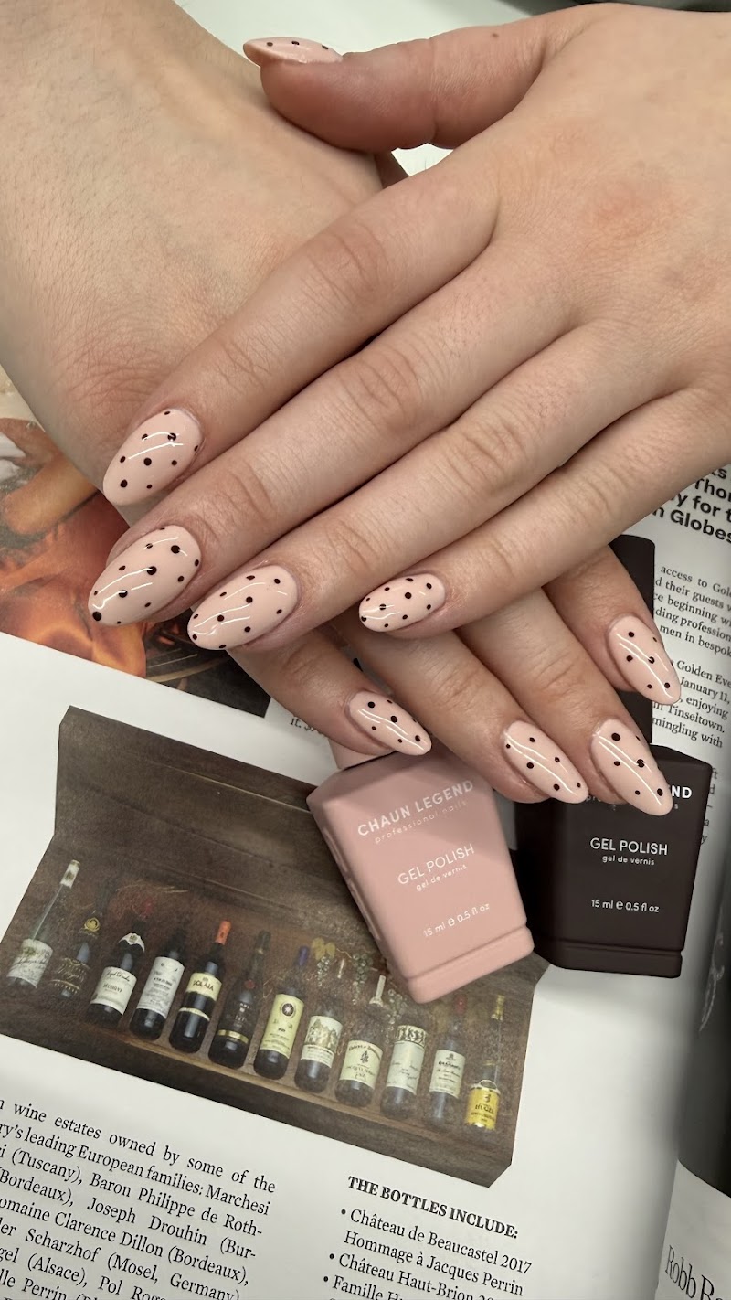 Minimal Nails nail design by Zero 2 Nail Spa in Chicago