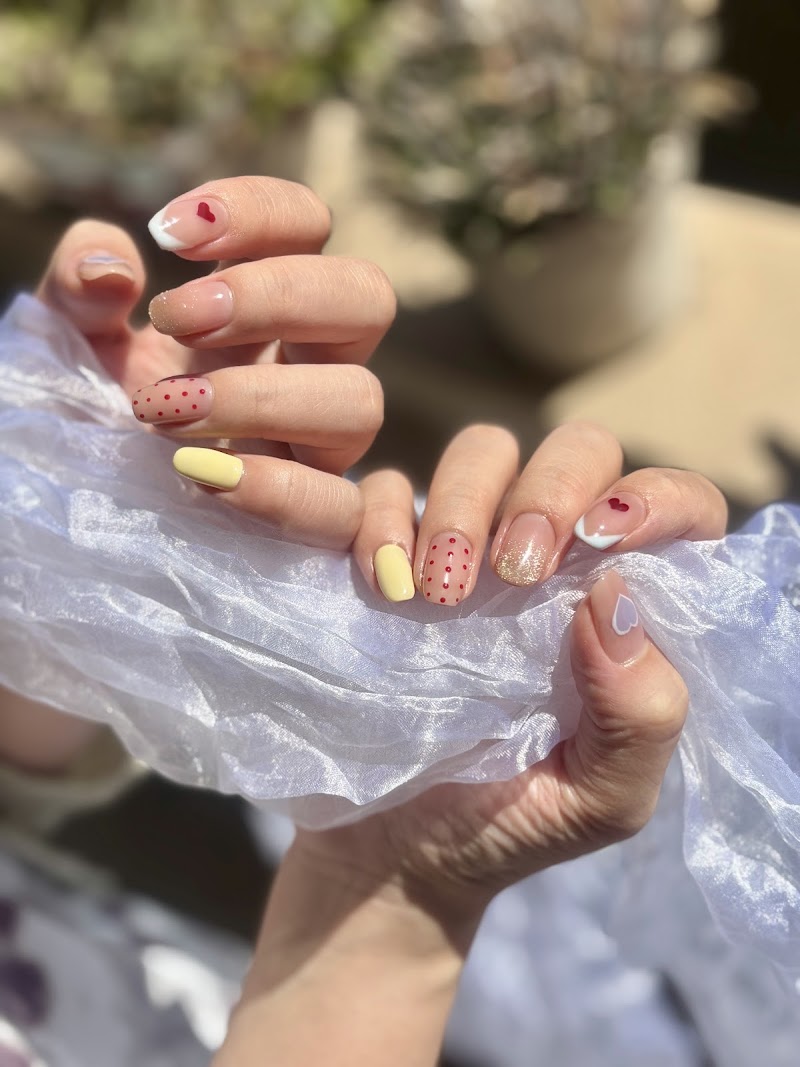 Ombre Nails nail design by Ting’s house call team in Los Angeles