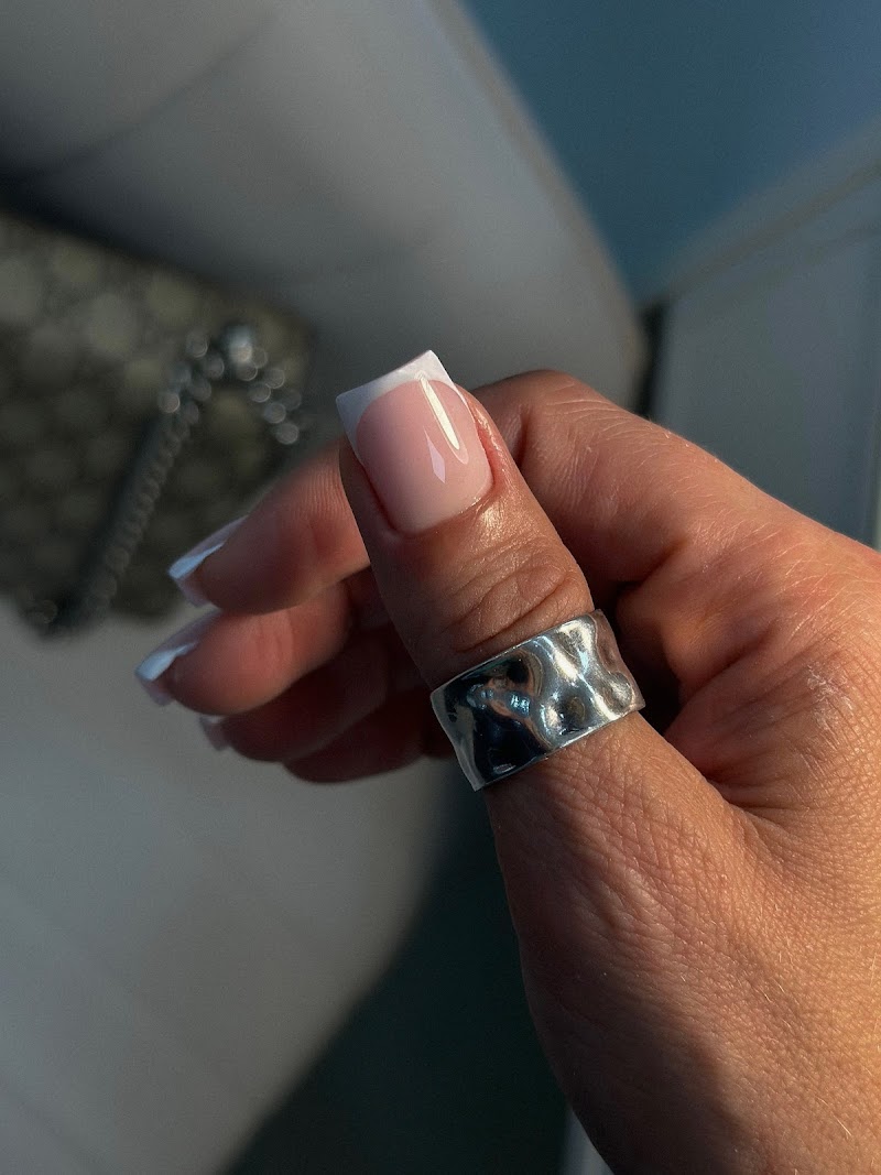 Chrome Nails nail design by Avaria Salon & Spa in Miami