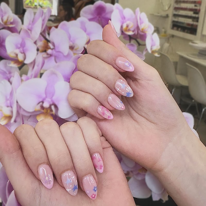 Holographic Nails nail design by Nailology Angel - Goswell Road