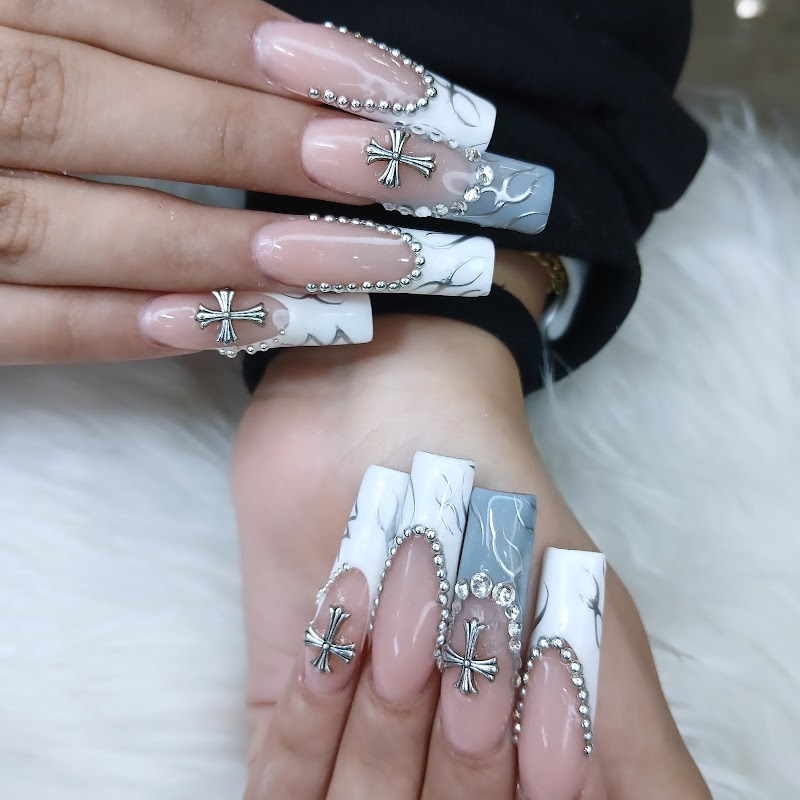 Maximalist Nails nail design by Elite Nails Salon inc in New York