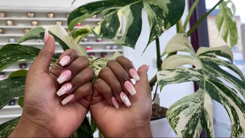 Marble Nails nail design by Dream Nails in London