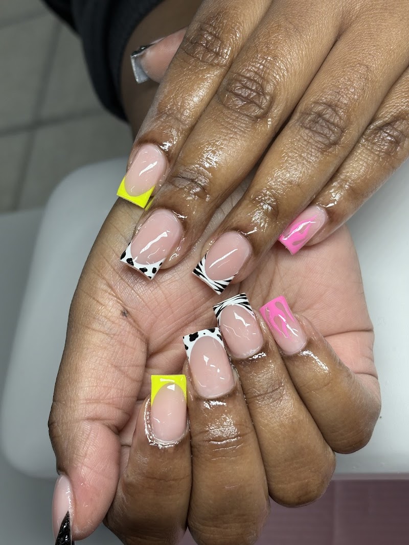 Marble Nails nail design by Dream Nails in London