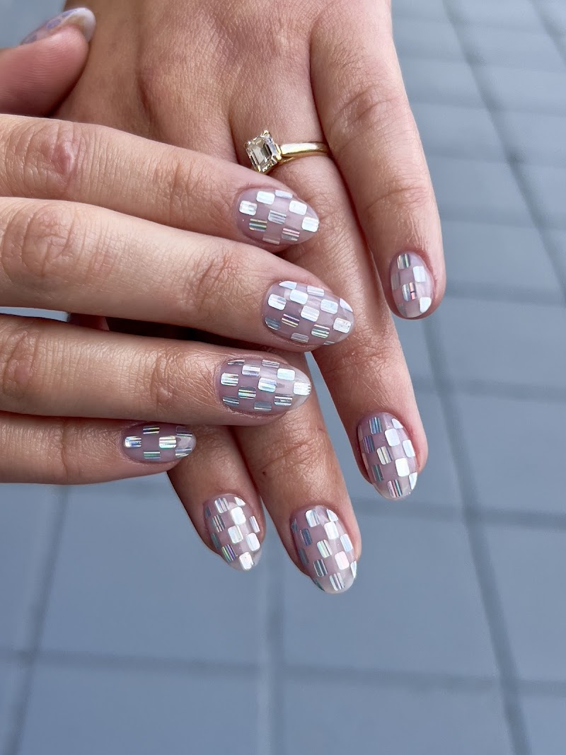 BIAB Nails London: Cost, Areas and What to Expect