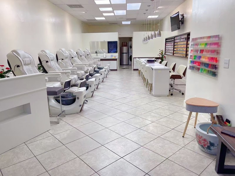 Stiletto Nails nail design by M.K Nail Spa in Los Angeles