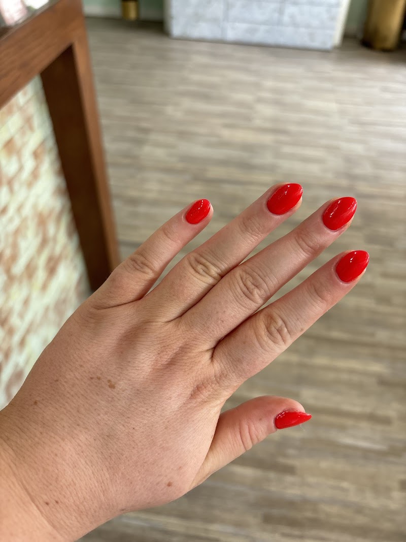 Oval at Eco Nail Salon in Chicago in Chicago