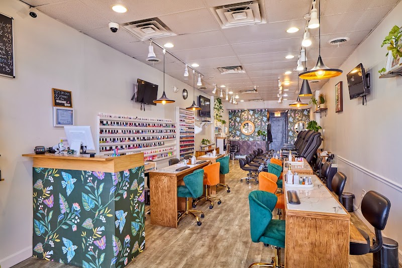 Nail Salon at Salon Chic Logan Square in Chicago