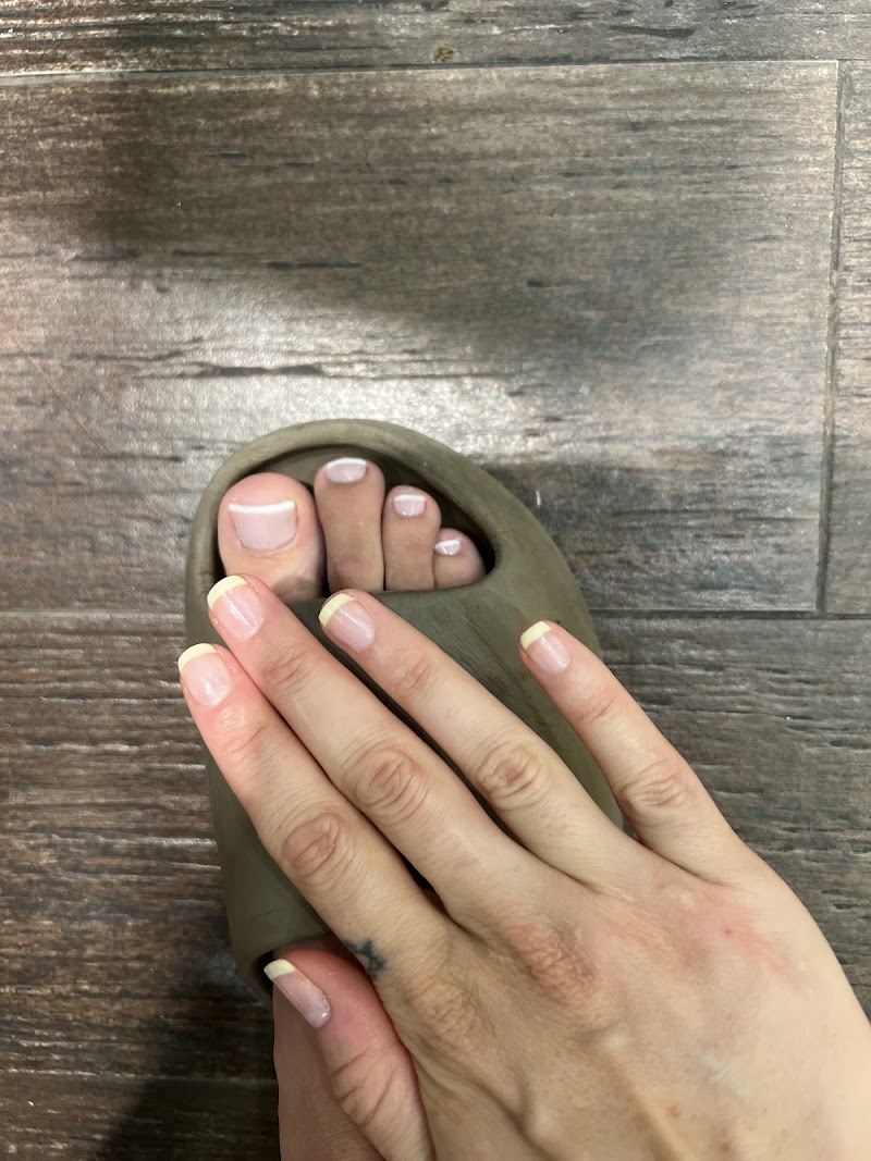 Nude Nails nail design by Eve's Nails and Spa