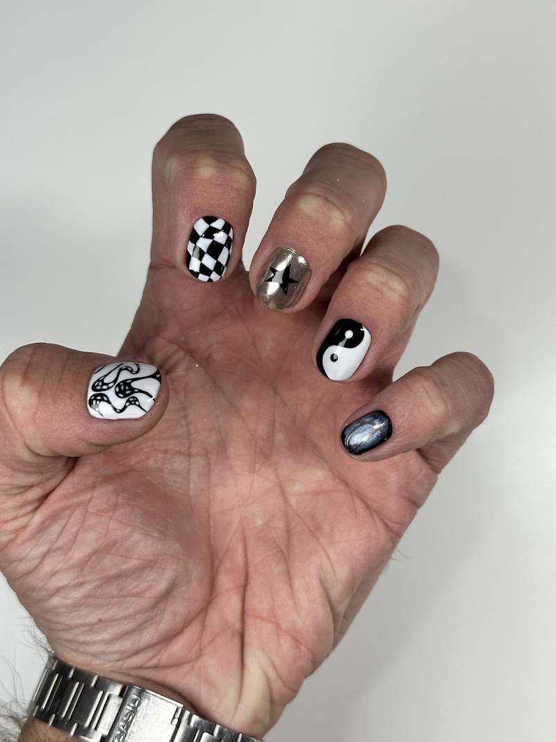 Dark Nails nail design by Nail Top Club