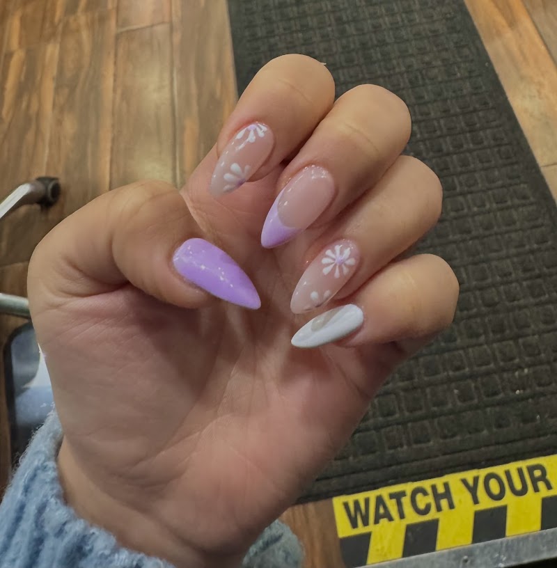 Summer Nails nail design by Shimmer Nail Spa in New York