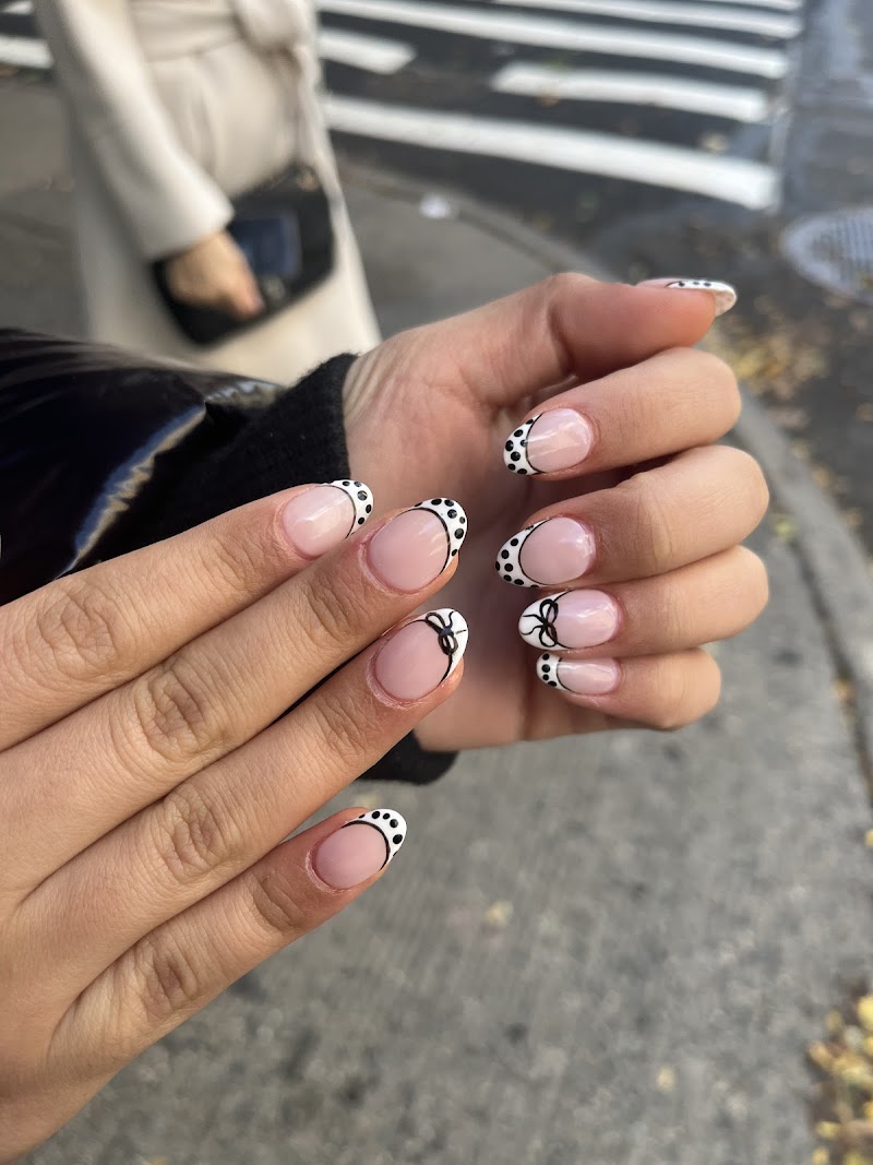 Marble Nails nail design by Golden nail spa in New York