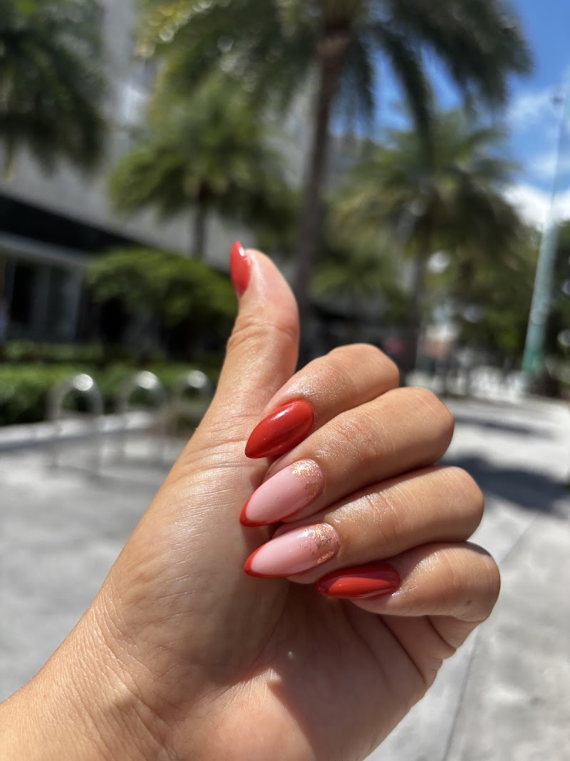 Glitter Nails nail design by Cute and Nice Nail Art Studio in Miami