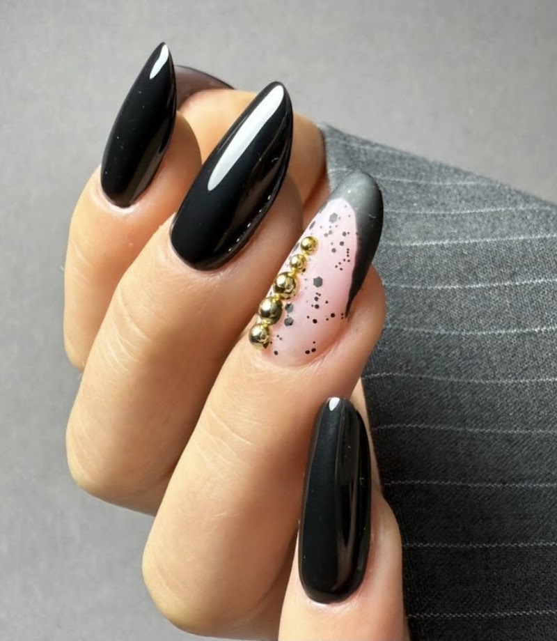 Mon Ami Nails — nail salon in Chicago