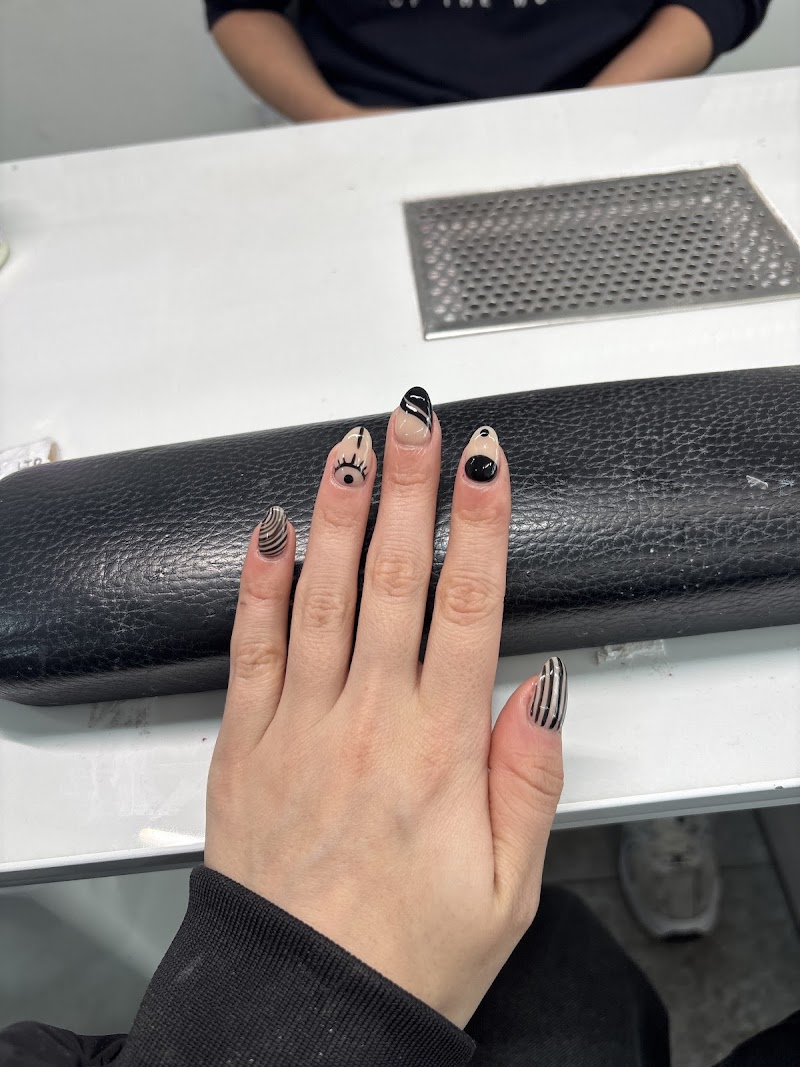 Stiletto Nails nail design by Nails & Beauty 4 U in London