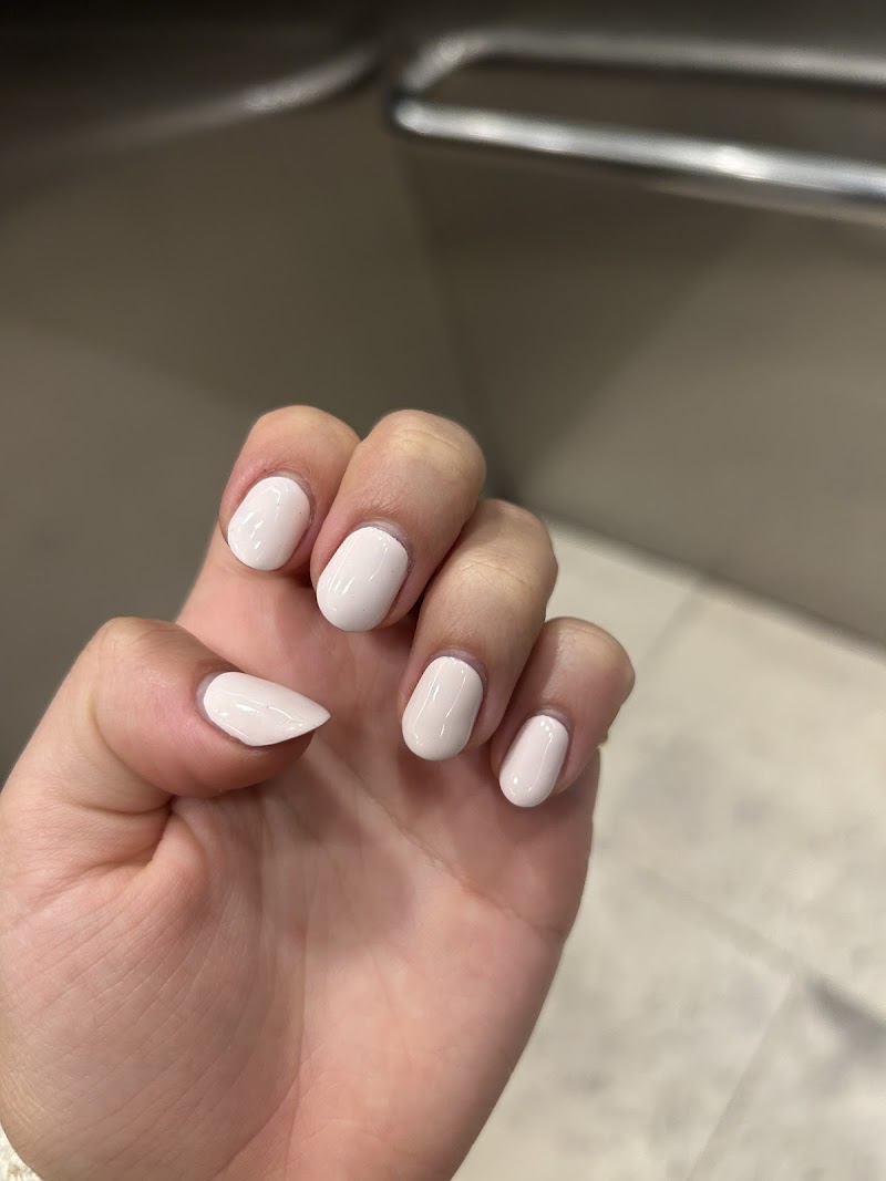 Oval at Serenity on Sunset in Los Angeles