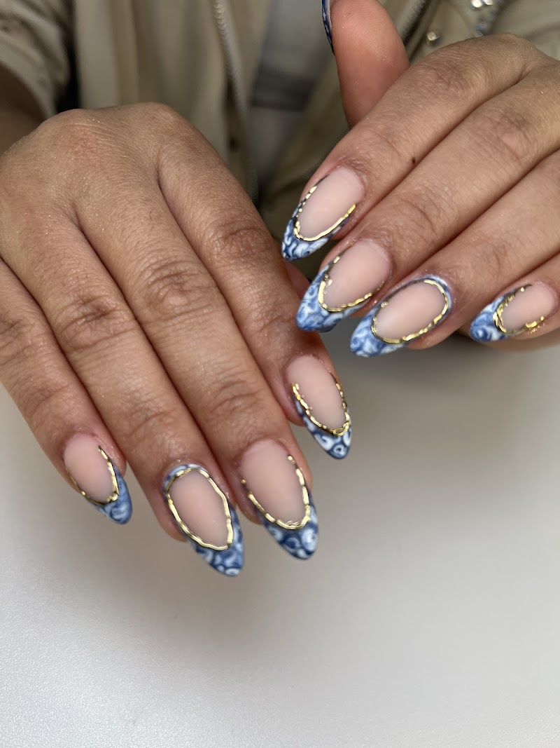 Oval Nails nail design by NailzByLisette in New York