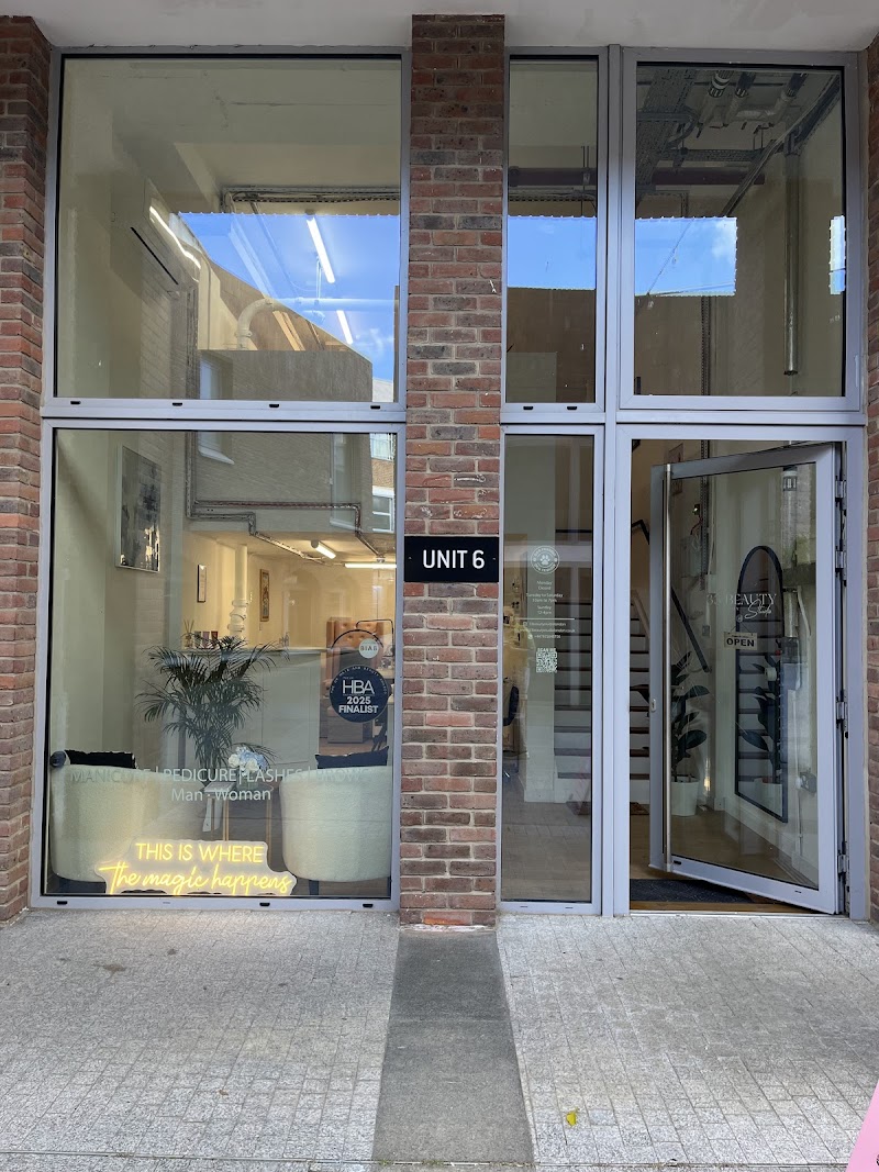 Nail Salon at 33 Beauty Studio London in London