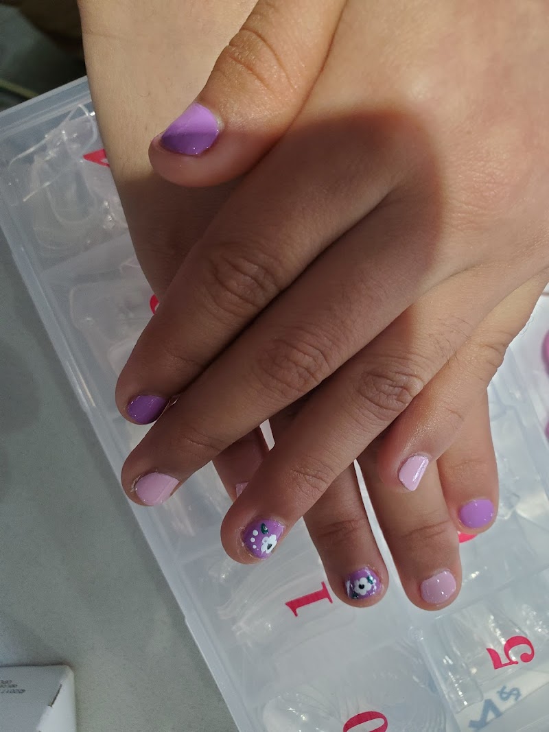 Nail Salon at D&m Nails in New York